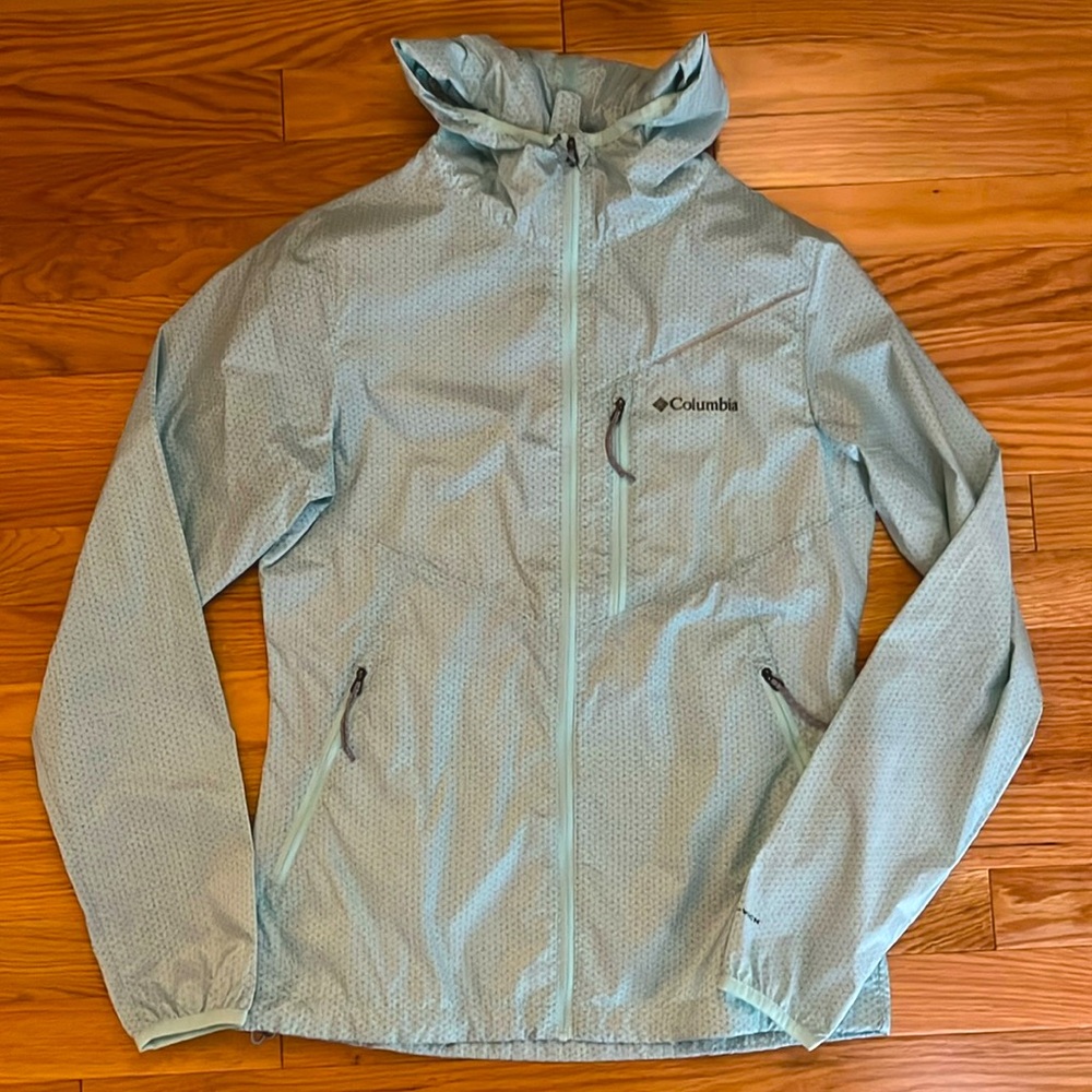 Columbia blue lightweight Omni Shield jacket size medium